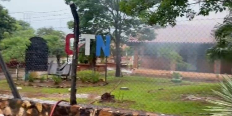 Un rayo cayó en un colegio y provocó un incendio