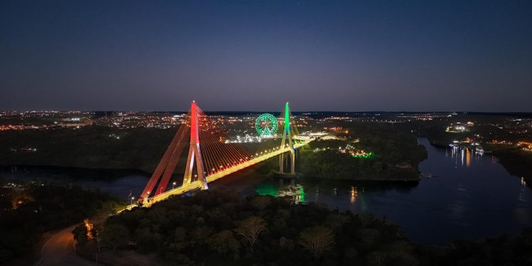 Lula inaugura puente fronterizo entre Brasil y Paraguay