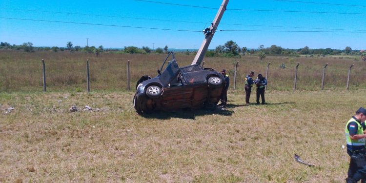 Tragedia en la ruta: una niña murió tras recibir a su madre que regresaba de España