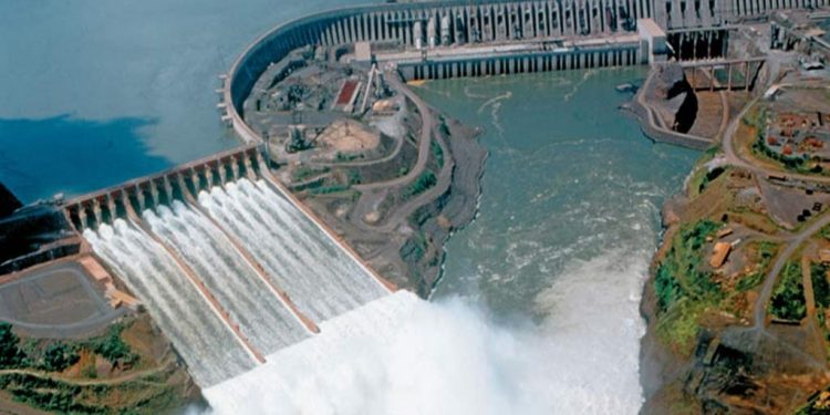 Itaipú generó energía suficiente para abastecer a todo el mundo por un día