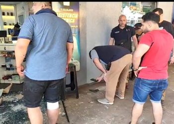 Matan a mujer en un local comercial durante asalto y abaten a delincuente