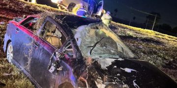 Tres ocupantes de una moto mueren tras choque contra automóvil