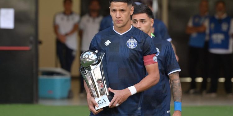 Alex Arce sufrió una lesión en el hombro