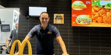 Ex DT del futbol alemán es ahora gerente de dos franquicias de comida rápida