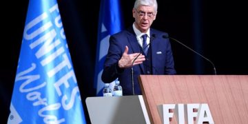 La «Ley Wenger» y el protocolo del VAR, en la agenda de la IFAB el día 20 en Londres