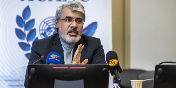 Irán dice estar abierto a negociaciones con EE.UU., pero agrega que responderá si lo agreden