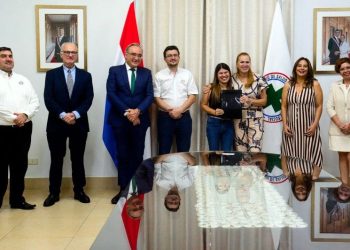 Médicos residentes reciben becas de investigación para formación en España
