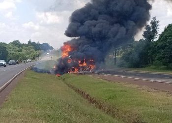 Vuelco e incendio de un camión en Caaguazú