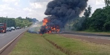 Vuelco e incendio de un camión en Caaguazú