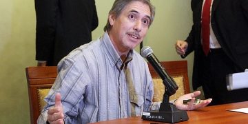 Gobierno le debe USD 12 millones a los transportistas, según empresario