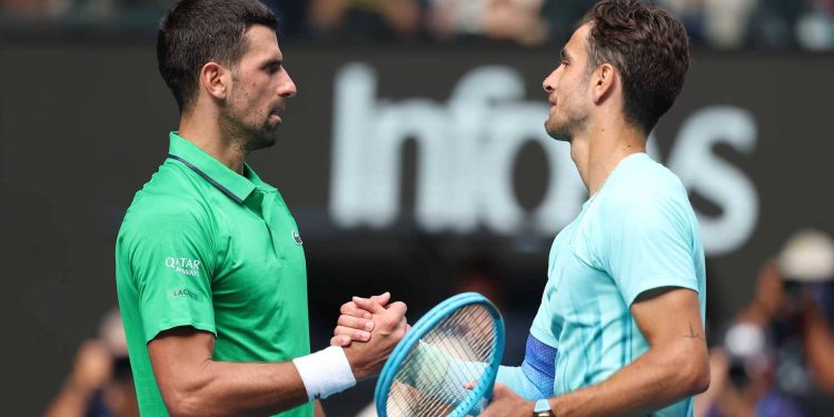 Djokovic se clasifica para las semifinales del Abierto de Australia por la retirada de Musetti
