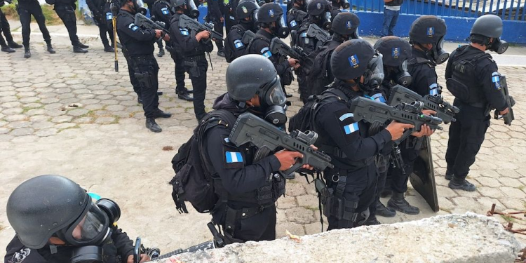 Estado de sitio en Guatemala tras motines y muerte de ocho policías