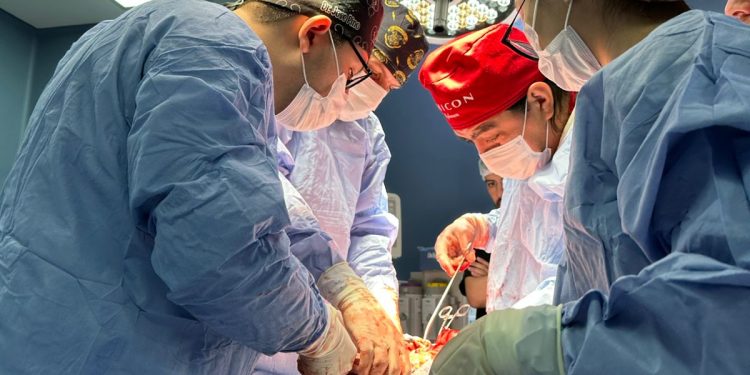 Realizan exitosa cirugía a paciente con cáncer de testículo en IPS Ingavi