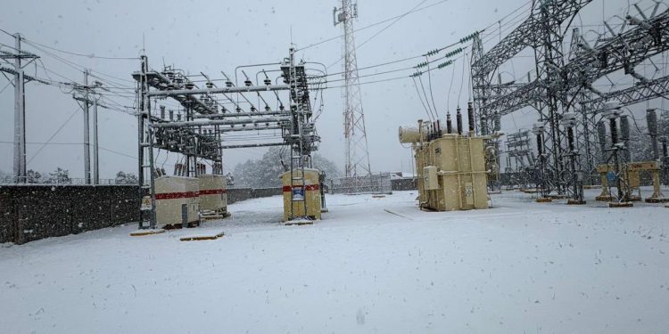 Tormenta invernal Fern azota a EE.UU: miles de vuelos cancelados y cortes de luz masivos