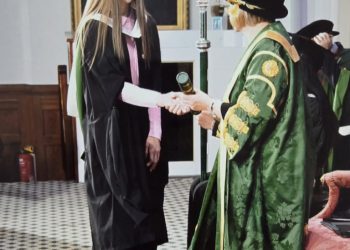 Paraguaya culminó maestría como becaria en Reino Unido con la más alta calificación