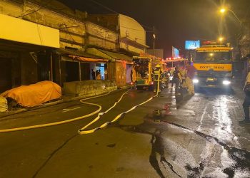 Controlan incendio en depósito de artículos electrónicos del Mercado 4