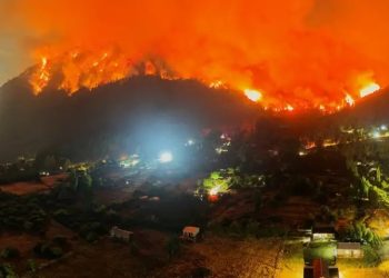 Incendios forestales en la Patagonia obligan a la evacuación de miles de turistas