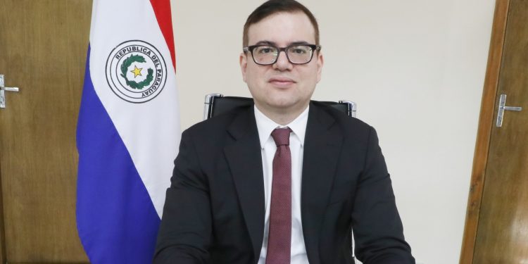 Titular de la ANEAES asegura que no hizo apología a favor de Stroessner