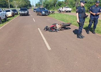 Colisión frontal se cobra la vida de dos jóvenes motociclistas en Caazapá