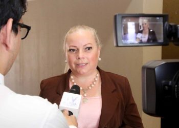 Abogada afirma que están manipulando una causa judicial para beneficiar a su ex pareja