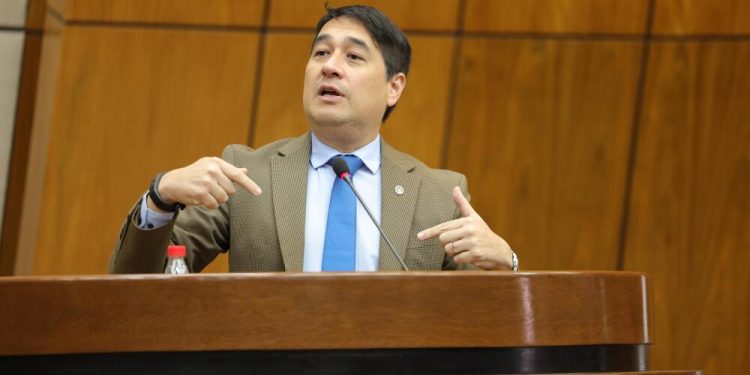 Senador Nakayama afirma que, aunque sea impopular, se debe abordar la cuestión de la Caja Fiscal