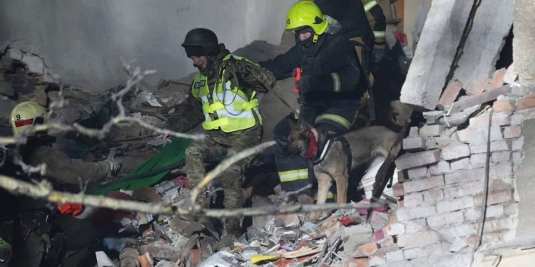 Nuevo ataque ruso contra Kiev dejó al menos seis muertos y varios heridos