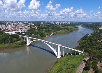 Recomiendan cruzar al Brasil de madrugada para evitar el fuerte tránsito del comercio