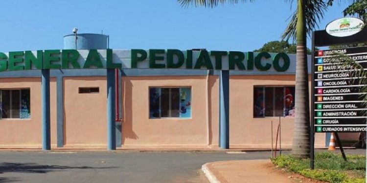 Ministerio no provee insumos para cirugías y familiares de pacientes los deben comprar, afirman