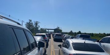 Largas filas en peaje de la Ecovía: vehículos se duplicaron durante el fin de semana