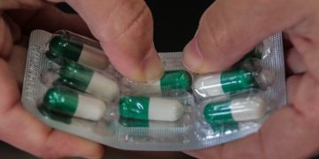 Gobierno ofrece a farmacéuticas autorizar créditos para dar aire con las deudas que tienen con ellos