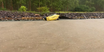 Prefectura nacional ayudó a su par de Argentina para el rescate de dos tripulantes de lancha encallada
