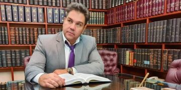 Óscar Tuma y su movimiento de candidato a concejales aliado con la disidencia colorada