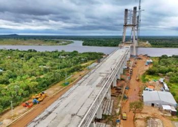 Puente bioceánico sobre el río Paraguay alcanza 80% de avance y prevén apertura en septiembre