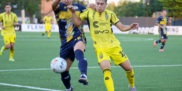 Recoleta y Trinidense empataron en el partido inaugural