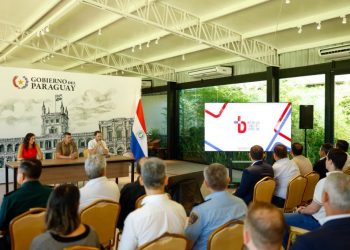 Peña promulgó la ley que establece la rectoría del transporte público