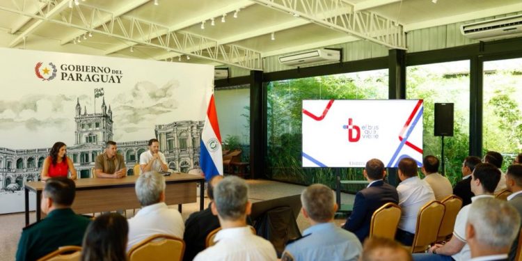 Peña promulgó la ley que establece la rectoría del transporte público