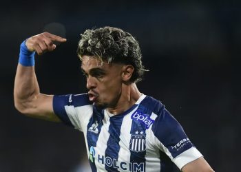 Ronaldo Martínez llegó, debutó y ya anotó