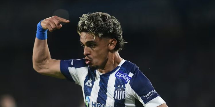 Ronaldo Martínez llegó, debutó y ya anotó