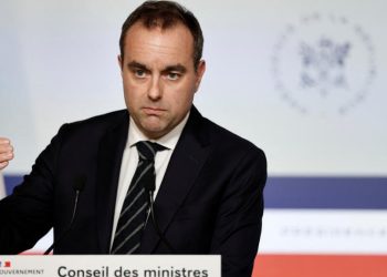 Fracasan dos mociones de censura contra Gobierno francés