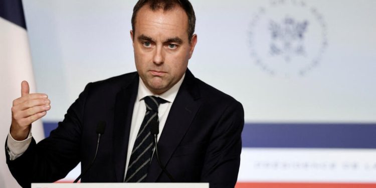 Fracasan dos mociones de censura contra Gobierno francés