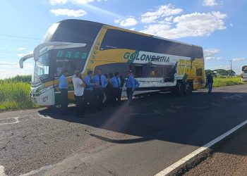 Choque entre ómnibus y camión deja varios heridos y daños materiales