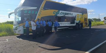 Choque entre ómnibus y camión deja varios heridos y daños materiales