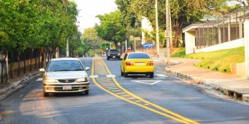 Informan que balearon una camioneta blindada sobre la Calle Venezuela