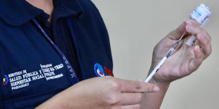 Prevén ampliar franja de edad para aplicación de vacuna contra el dengue