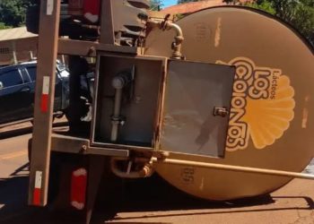 Vuelco de camión cisterna provoca derrame de 12.000 litros de leche en Edelira