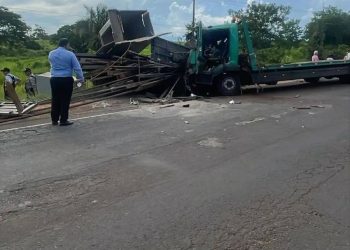 Choque de camiones deja dos heridos en la Ruta PY08