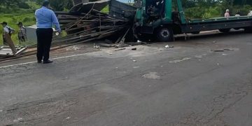 Choque de camiones deja dos heridos en la Ruta PY08