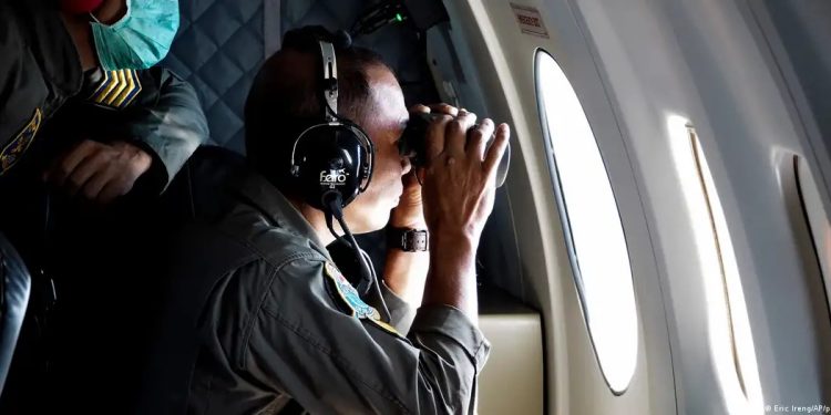 Indonesia: hallan restos de la aeronave desaparecida
