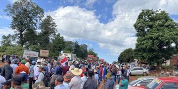 Manifestación en reclamo de un asfaltado en el trayecto del Cruce Ayala-Yatytay