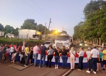 Movilización de CODEFRAN para exigir clausura del Puente de la Integración de Presidente Franco